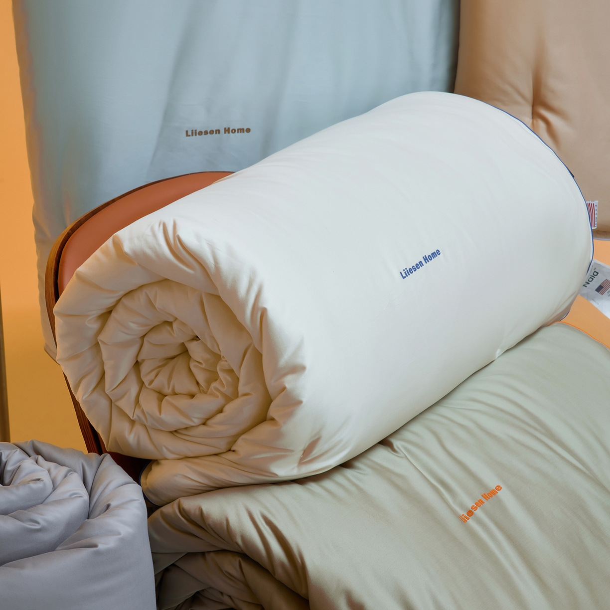 91家纺网 家纺一手货源 找家纺 丽笙被芯 2025新款秋冬亲肤舒适80S超细旦天丝棉微磨毛素色可水洗懒人被-场景一 组合图仅供展示