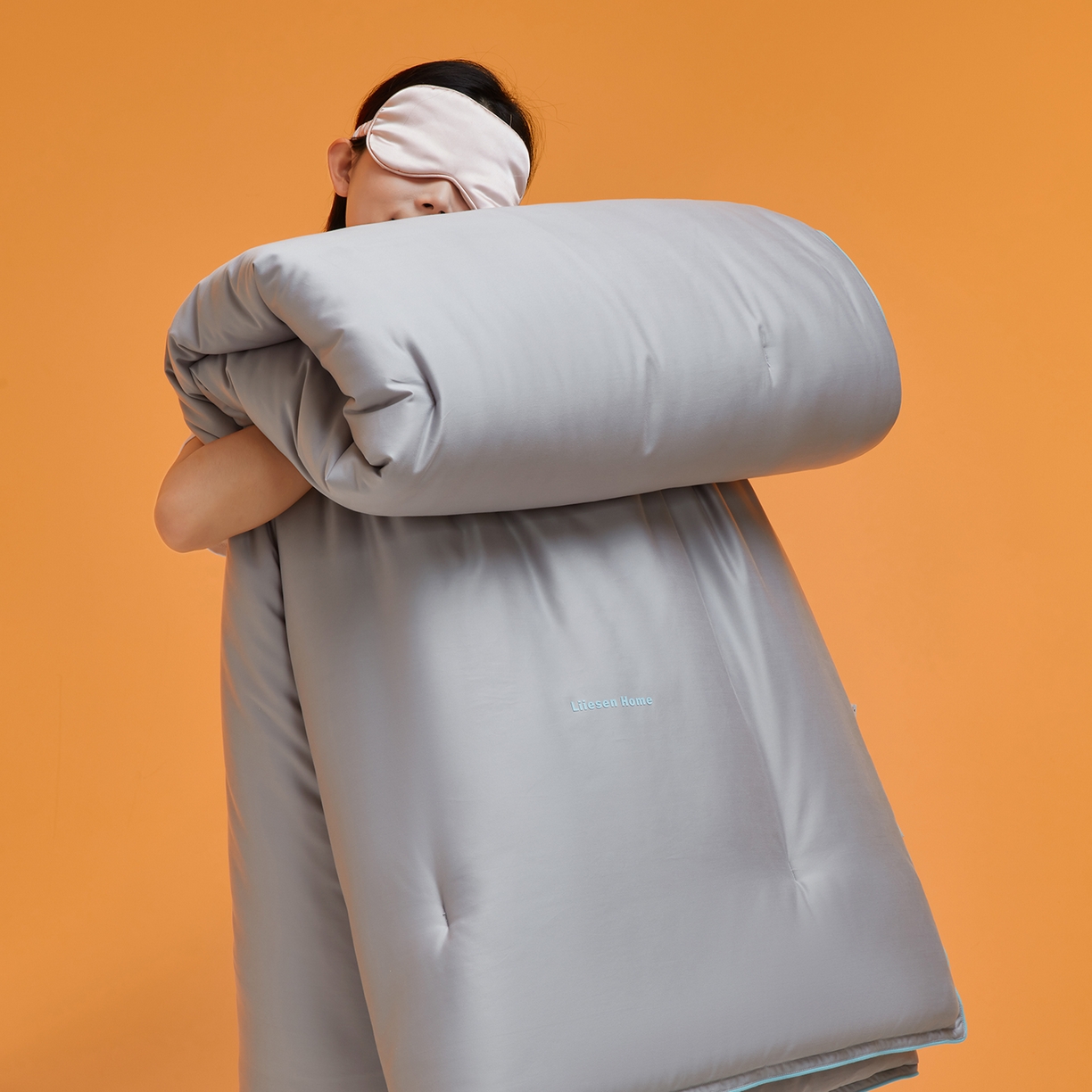 91家纺网 家纺一手货源 找家纺 丽笙被芯 2025新款秋冬亲肤舒适80S超细旦天丝棉微磨毛素色可水洗懒人被-场景一 鸽子灰