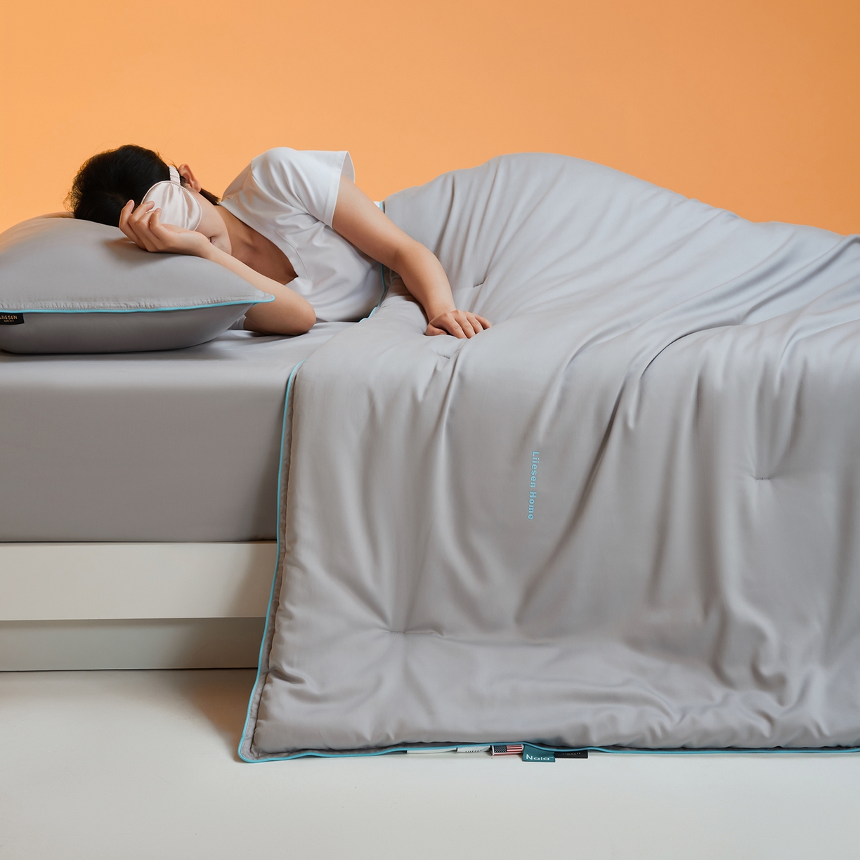 91家纺网 家纺一手货源 找家纺 丽笙被芯 2025新款秋冬亲肤舒适80S超细旦天丝棉微磨毛素色可水洗懒人被-场景一 鸽子灰