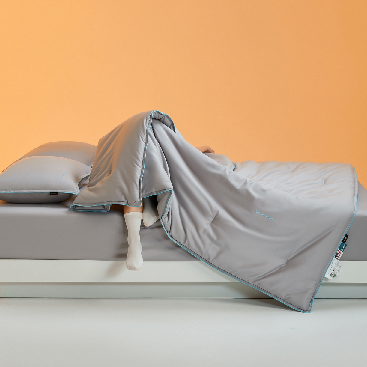 91家纺网 家纺一手货源 找家纺 丽笙被芯 2025新款秋冬亲肤舒适80S超细旦天丝棉微磨毛素色可水洗懒人被-场景一 鸽子灰