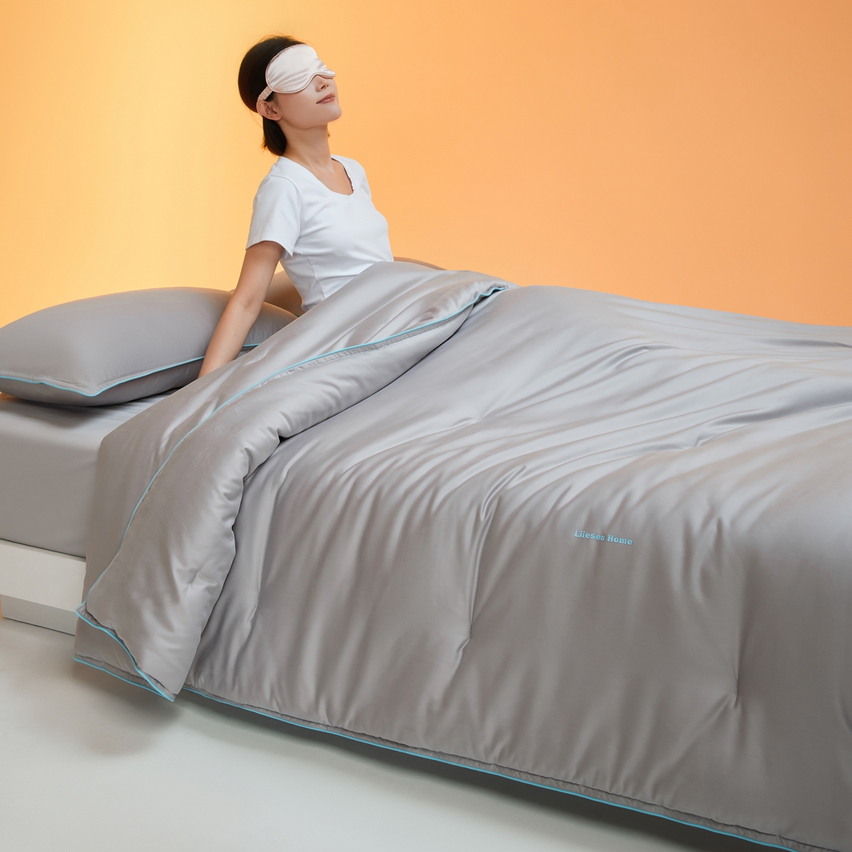 91家纺网 家纺一手货源 找家纺 丽笙被芯 2025新款秋冬亲肤舒适80S超细旦天丝棉微磨毛素色可水洗懒人被-场景一 鸽子灰