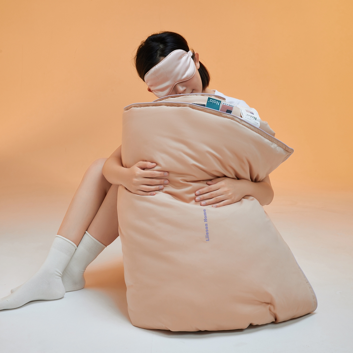 91家纺网 家纺一手货源 找家纺 丽笙被芯 2025新款秋冬亲肤舒适80S超细旦天丝棉微磨毛素色可水洗懒人被-场景一 经典咖