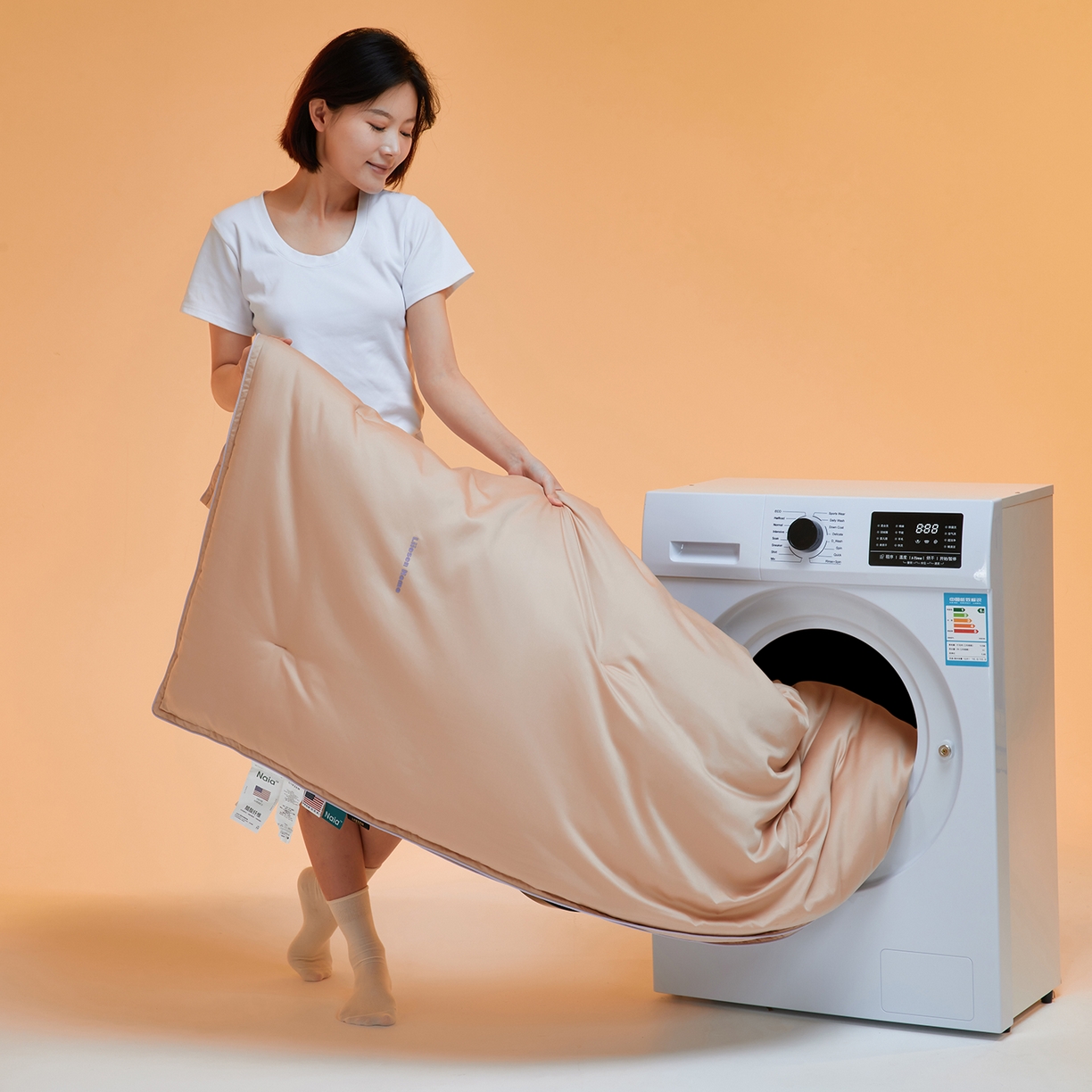 91家纺网 家纺一手货源 找家纺 丽笙被芯 2025新款秋冬亲肤舒适80S超细旦天丝棉微磨毛素色可水洗懒人被-场景一 经典咖