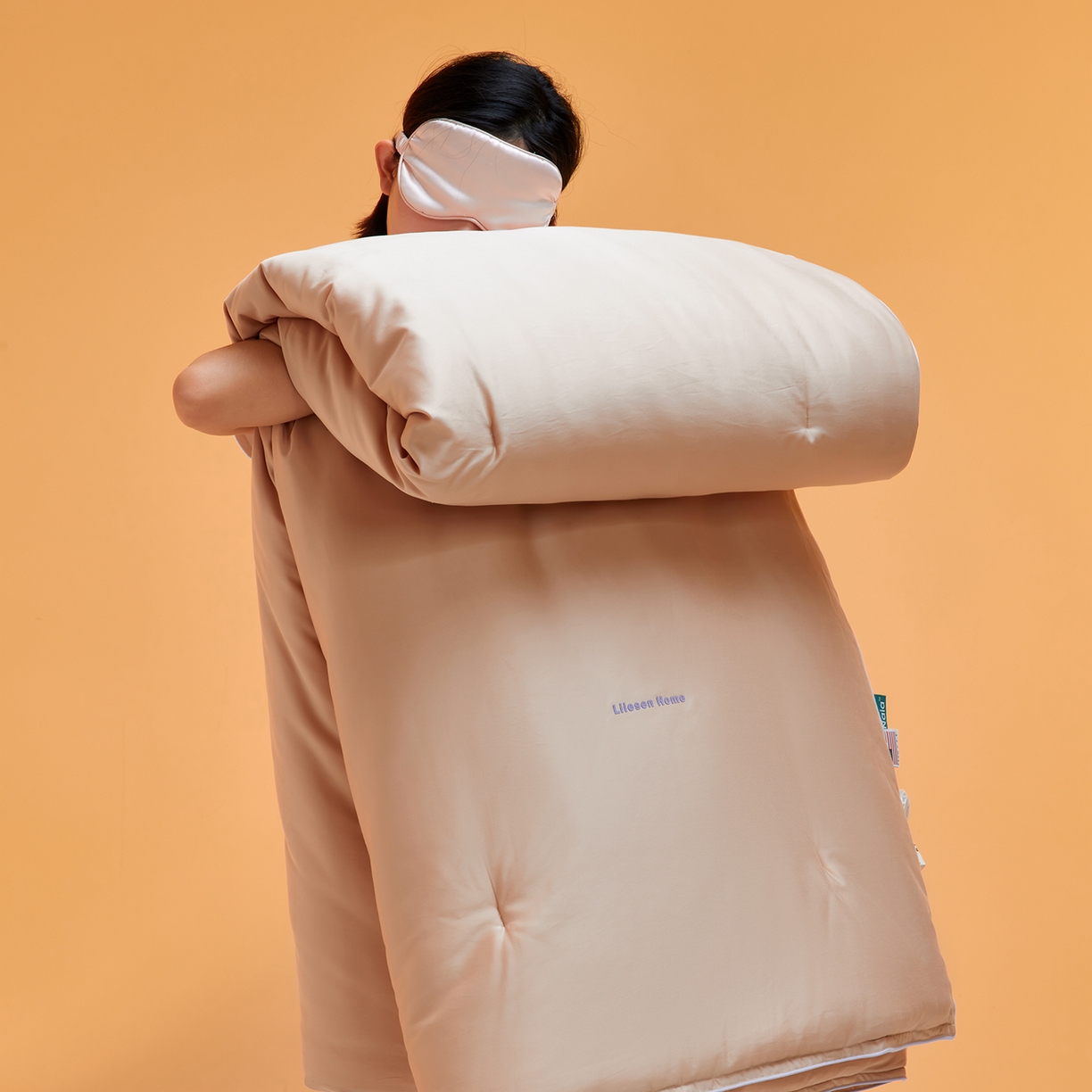 91家纺网 家纺一手货源 找家纺 丽笙被芯 2025新款秋冬亲肤舒适80S超细旦天丝棉微磨毛素色可水洗懒人被-场景一 经典咖