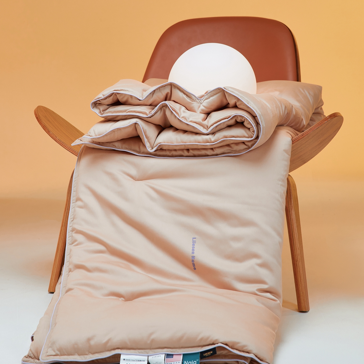 91家纺网 家纺一手货源 找家纺 丽笙被芯 2025新款秋冬亲肤舒适80S超细旦天丝棉微磨毛素色可水洗懒人被-场景一 经典咖