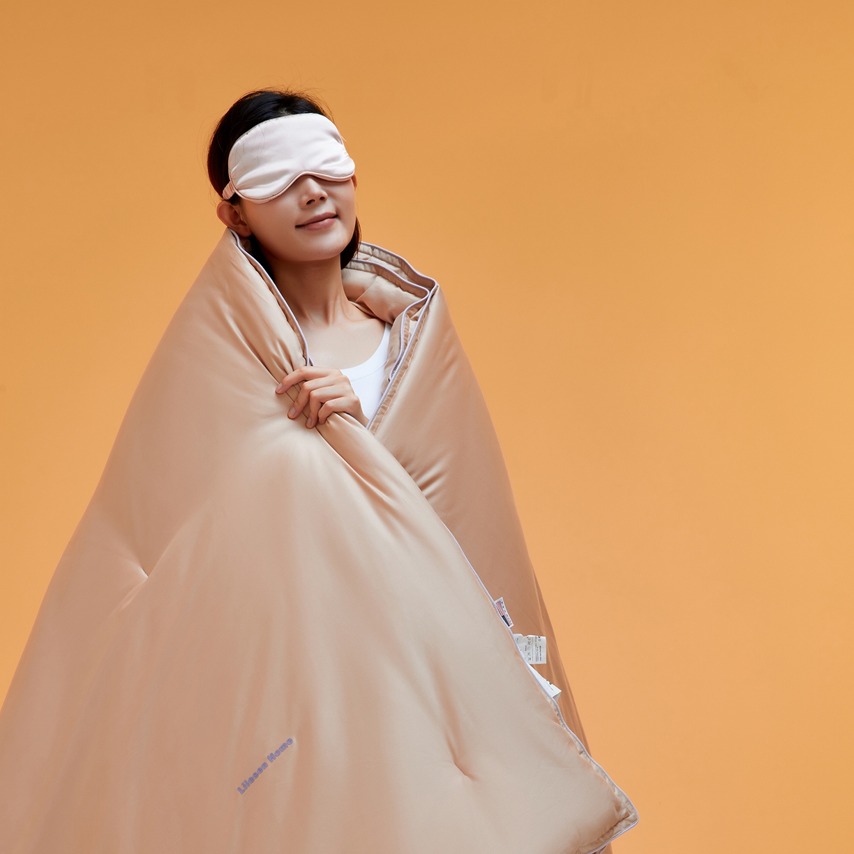 91家纺网 家纺一手货源 找家纺 丽笙被芯 2025新款秋冬亲肤舒适80S超细旦天丝棉微磨毛素色可水洗懒人被-场景一 经典咖