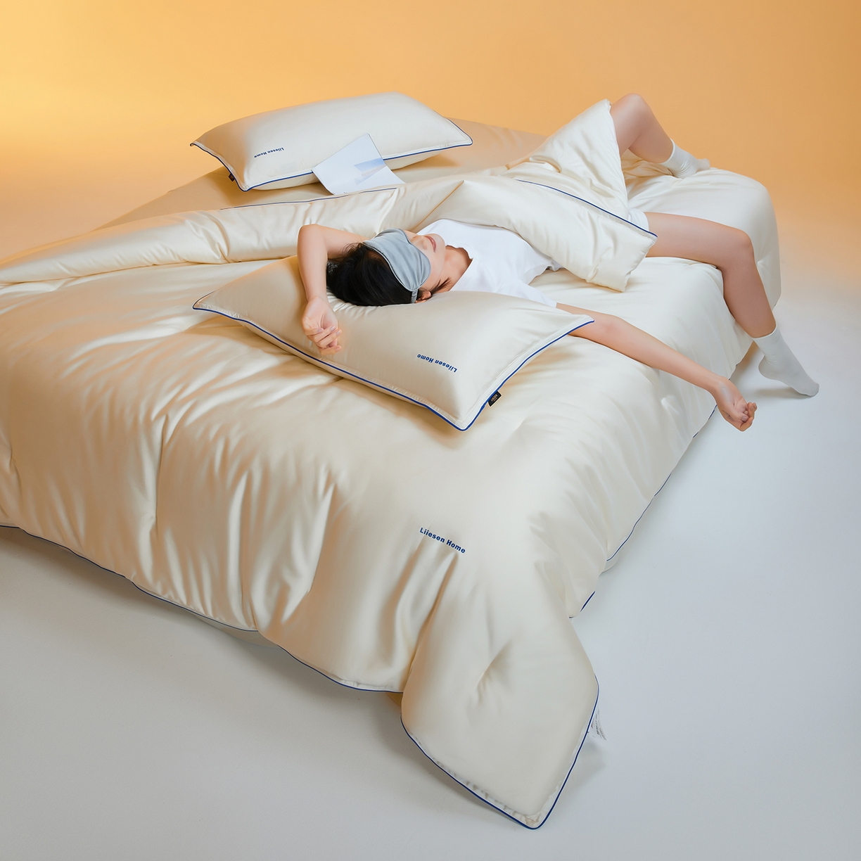 91家纺网 家纺一手货源 找家纺 丽笙被芯 2025新款秋冬亲肤舒适80S超细旦天丝棉微磨毛素色可水洗懒人被-场景一 牡蛎白