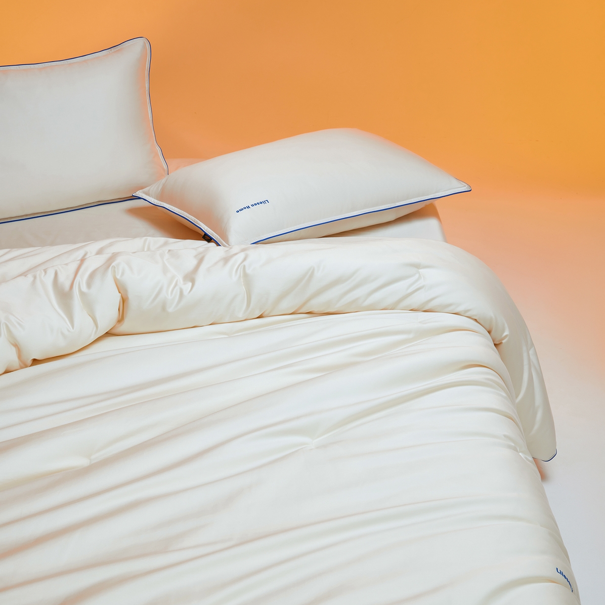 91家纺网 家纺一手货源 找家纺 丽笙被芯 2025新款秋冬亲肤舒适80S超细旦天丝棉微磨毛素色可水洗懒人被-场景一 牡蛎白