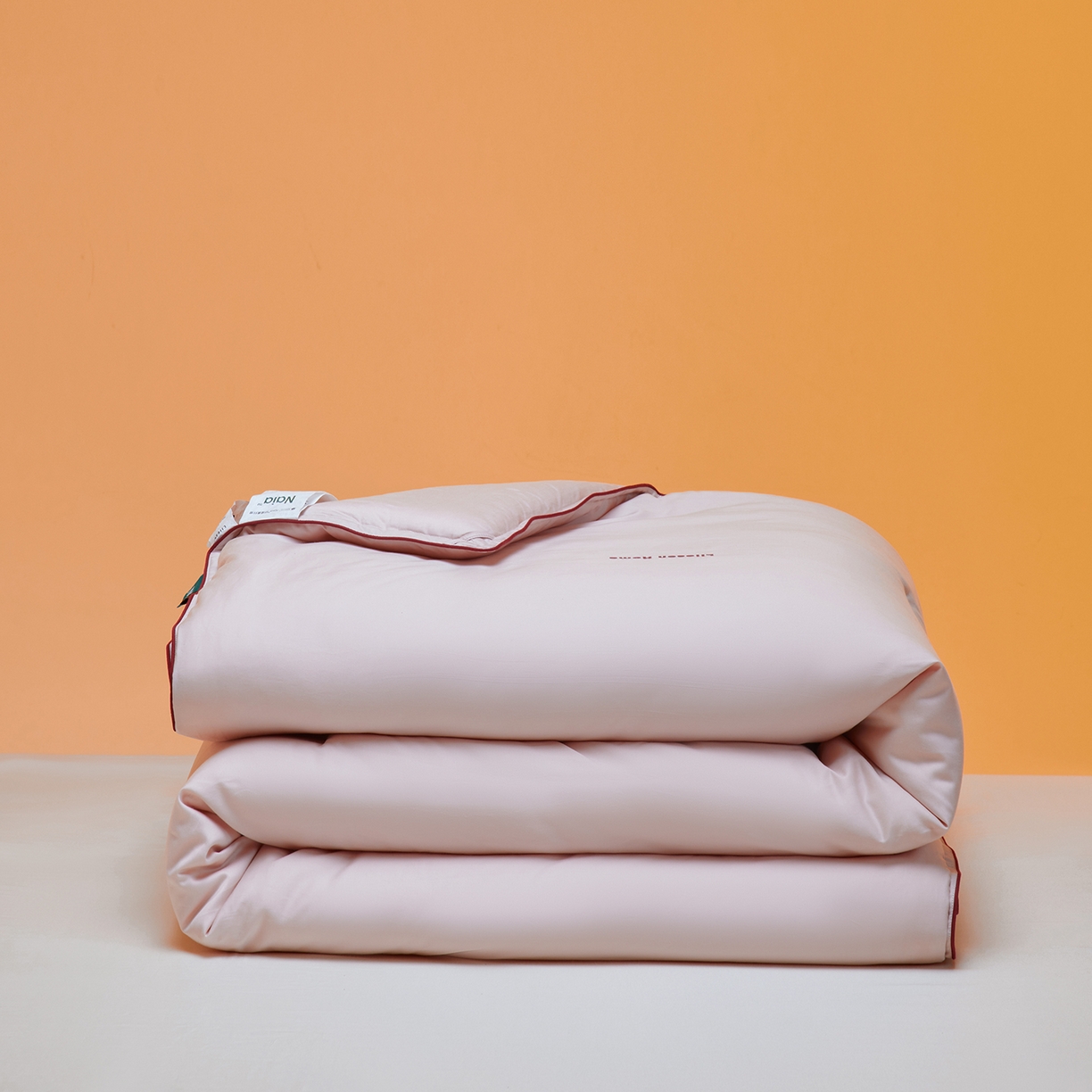 91家纺网 家纺一手货源 找家纺 丽笙被芯 2025新款秋冬亲肤舒适80S超细旦天丝棉微磨毛素色可水洗懒人被-场景一 日光粉