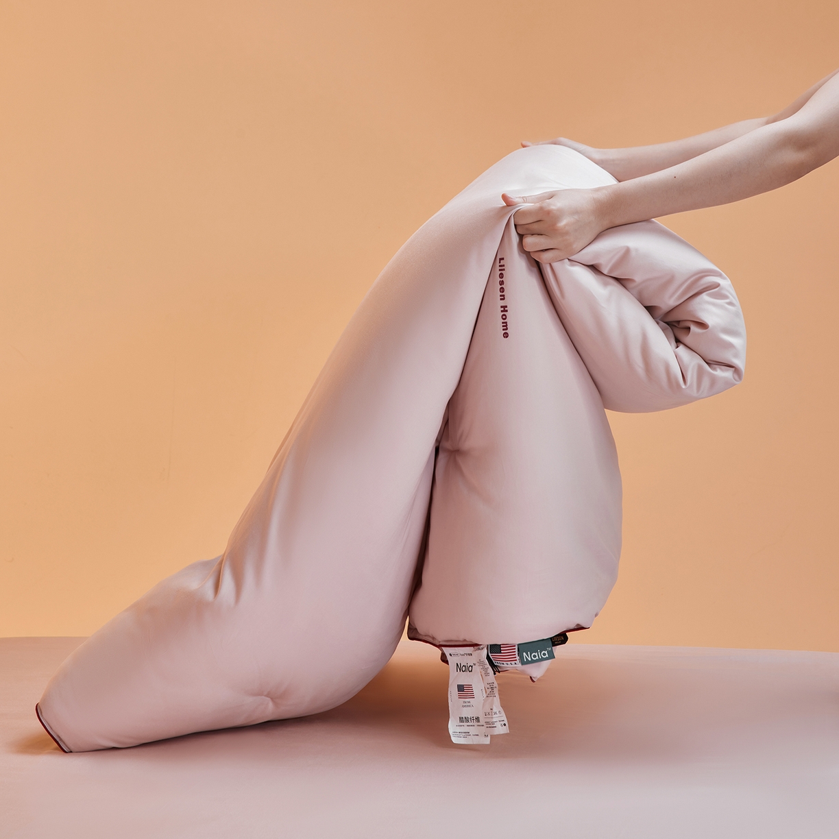 91家纺网 家纺一手货源 找家纺 丽笙被芯 2025新款秋冬亲肤舒适80S超细旦天丝棉微磨毛素色可水洗懒人被-场景一 日光粉