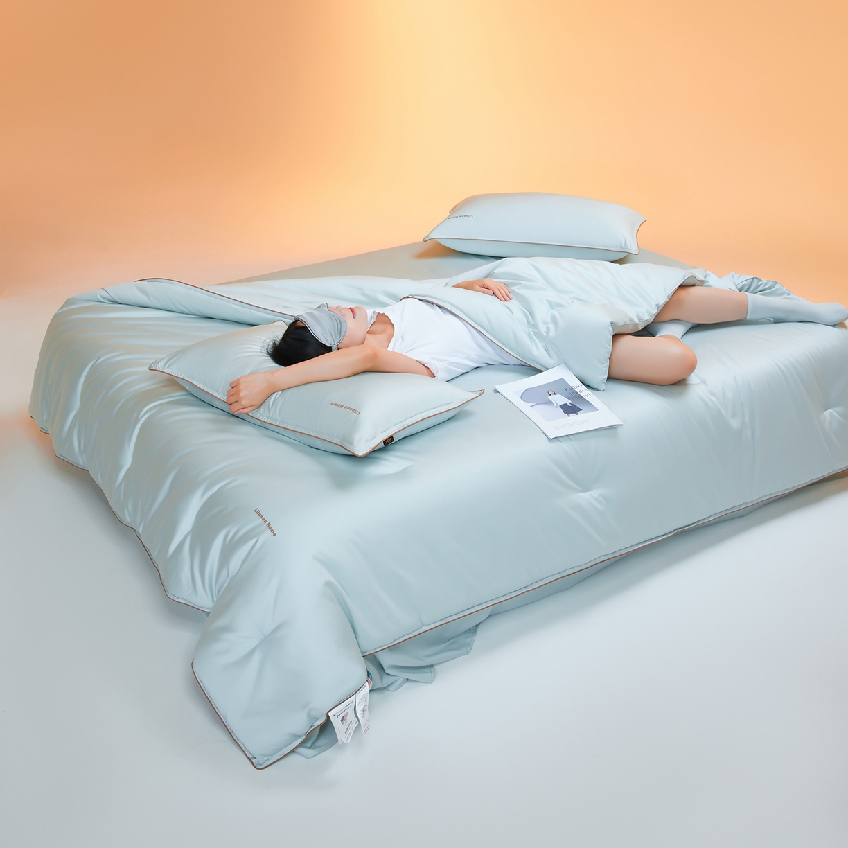 91家纺网 家纺一手货源 找家纺 丽笙被芯 2025新款秋冬亲肤舒适80S超细旦天丝棉微磨毛素色可水洗懒人被-场景一 陶瓷蓝