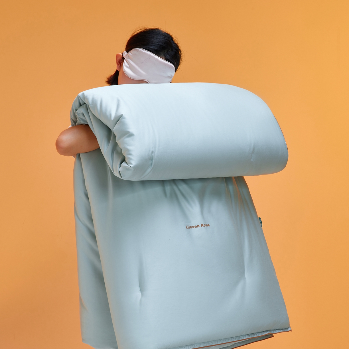 91家纺网 家纺一手货源 找家纺 丽笙被芯 2025新款秋冬亲肤舒适80S超细旦天丝棉微磨毛素色可水洗懒人被-场景一 陶瓷蓝