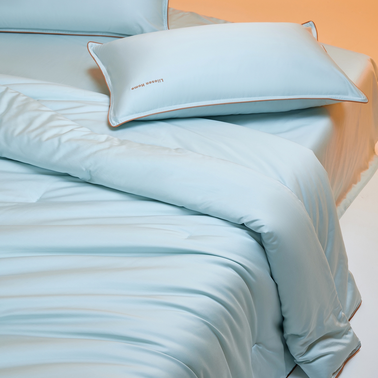 91家纺网 家纺一手货源 找家纺 丽笙被芯 2025新款秋冬亲肤舒适80S超细旦天丝棉微磨毛素色可水洗懒人被-场景一 陶瓷蓝