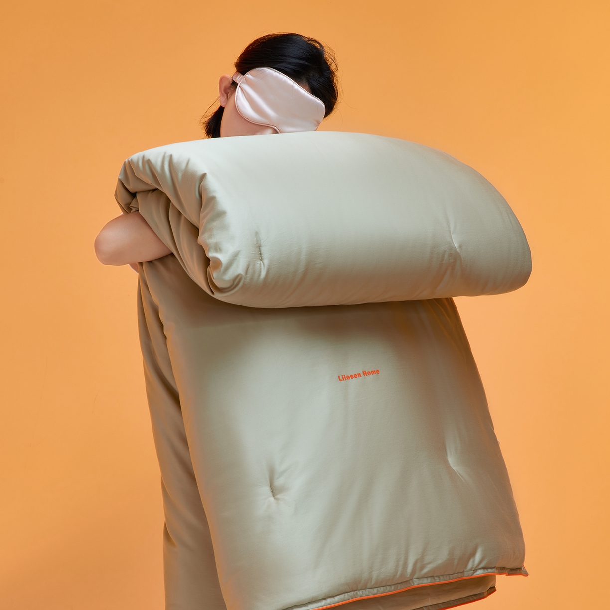 91家纺网 家纺一手货源 找家纺 丽笙被芯 2025新款秋冬亲肤舒适80S超细旦天丝棉微磨毛素色可水洗懒人被-场景一 香松绿