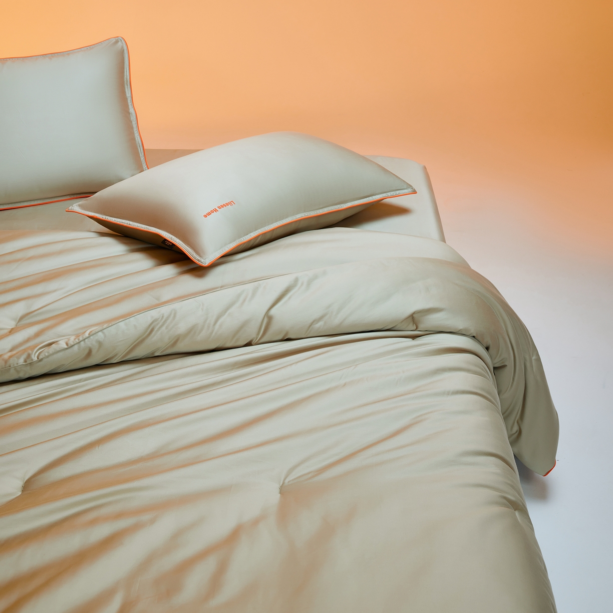 91家纺网 家纺一手货源 找家纺 丽笙被芯 2025新款秋冬亲肤舒适80S超细旦天丝棉微磨毛素色可水洗懒人被-场景一 香松绿