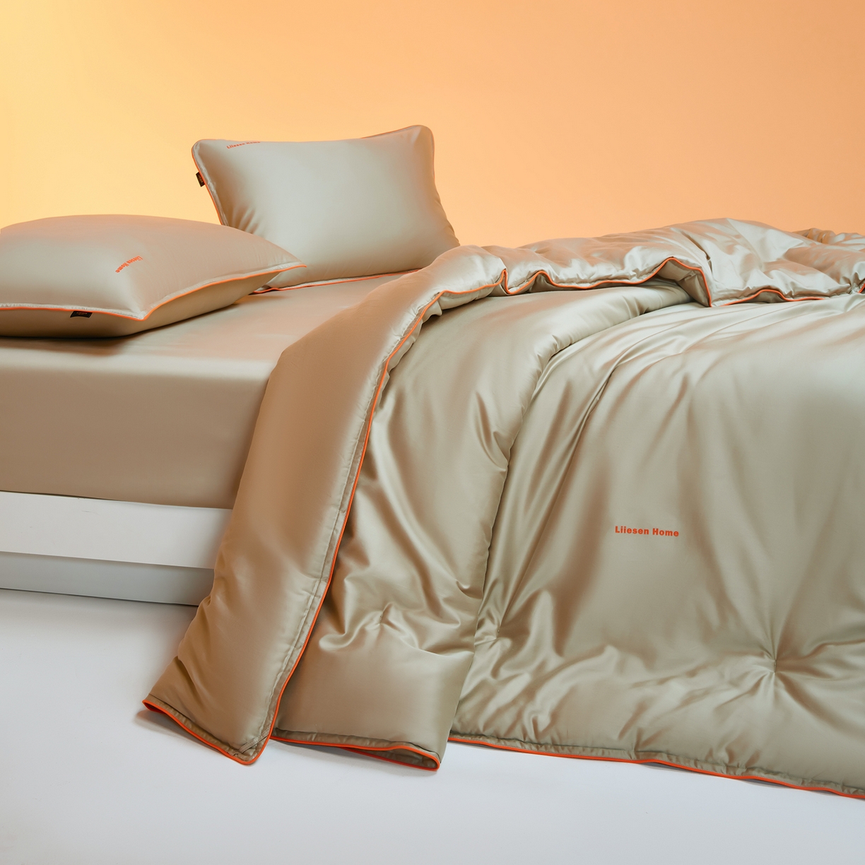 91家纺网 家纺一手货源 找家纺 丽笙被芯 2025新款秋冬亲肤舒适80S超细旦天丝棉微磨毛素色可水洗懒人被-场景一 香松绿