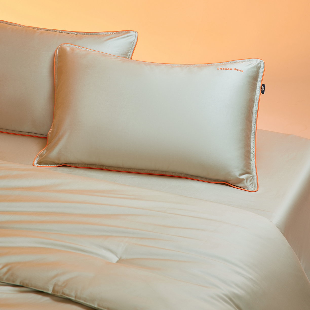 91家纺网 家纺一手货源 找家纺 丽笙被芯 2025新款秋冬亲肤舒适80S超细旦天丝棉微磨毛素色可水洗懒人被-场景一 香松绿