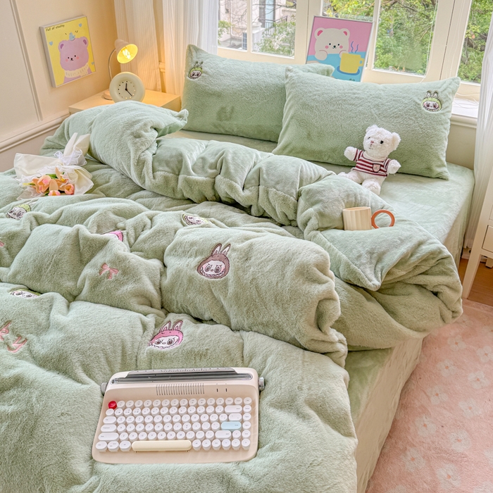 91家纺网 家纺一手货源 找家纺 云木里 2025新款兔绒卡通刺绣手工四件套 兔绒 拉布布-绿