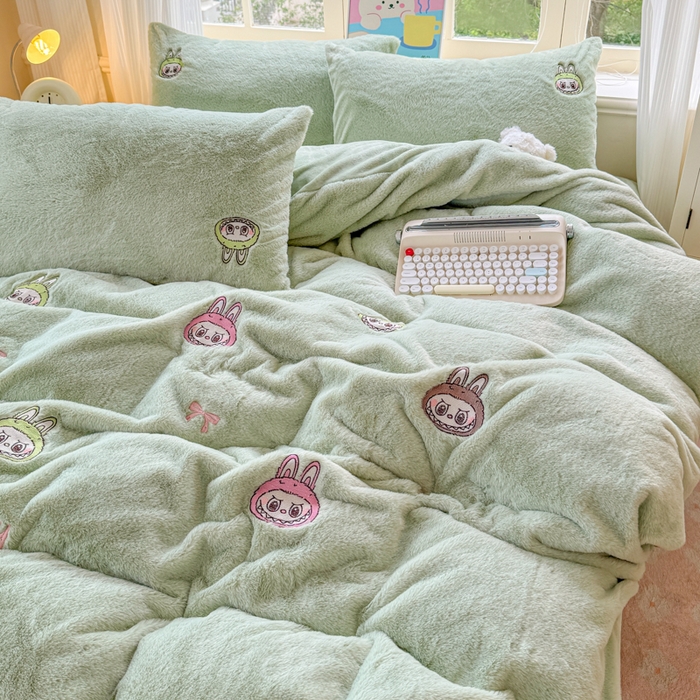 91家纺网 家纺一手货源 找家纺 云木里 2025新款兔绒卡通刺绣手工四件套 兔绒 拉布布-绿