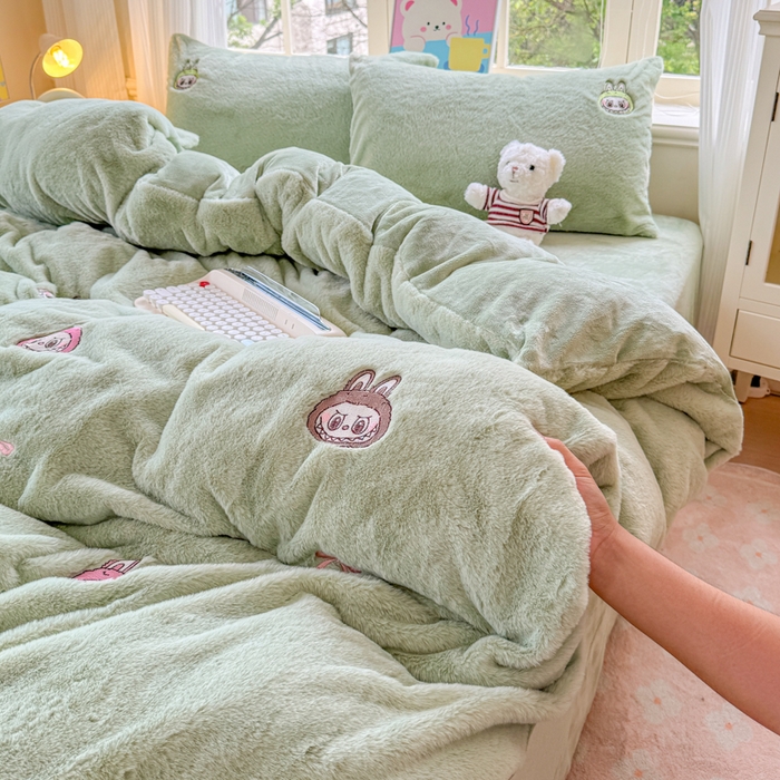 91家纺网 家纺一手货源 找家纺 云木里 2025新款兔绒卡通刺绣手工四件套 兔绒 拉布布-绿