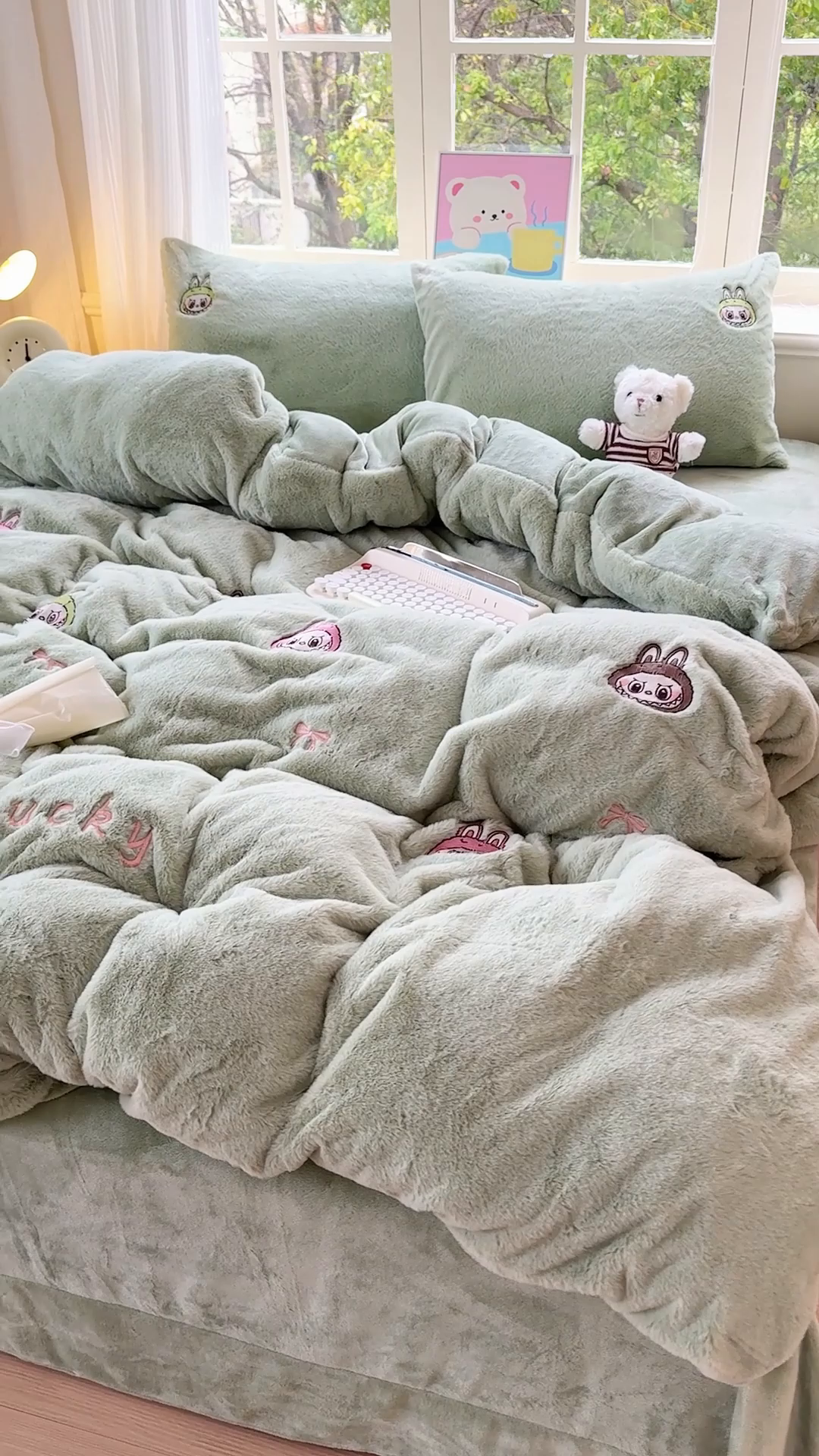 91家纺网 家纺一手货源 找家纺 云木里 2025新款兔绒卡通刺绣手工四件套 兔绒 拉布布-绿