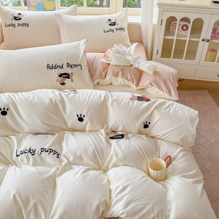 91家纺网 家纺一手货源 找家纺 云木里 2025新款兔绒卡通刺绣手工四件套 兔绒 腊肠狗-杏