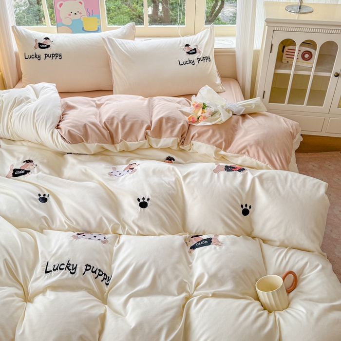 91家纺网 家纺一手货源 找家纺 云木里 2025新款兔绒卡通刺绣手工四件套 兔绒 腊肠狗-杏