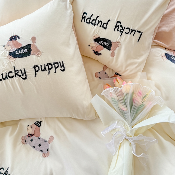 91家纺网 家纺一手货源 找家纺 云木里 2025新款兔绒卡通刺绣手工四件套 兔绒 腊肠狗-杏