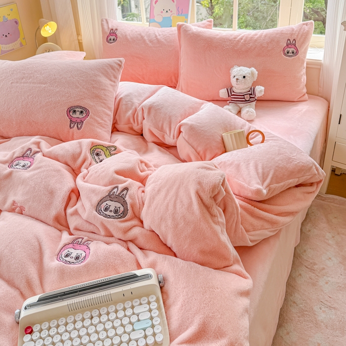 91家纺网 家纺一手货源 找家纺 云木里 2025新款兔绒卡通刺绣手工四件套 兔绒 拉布布-粉