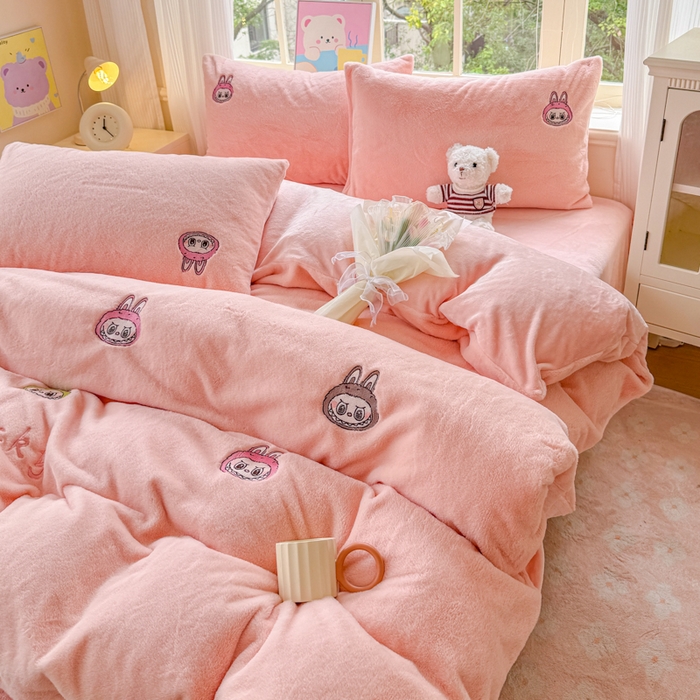 91家纺网 家纺一手货源 找家纺 云木里 2025新款兔绒卡通刺绣手工四件套 兔绒 拉布布-粉