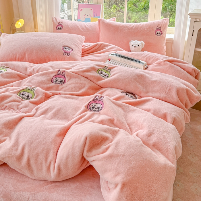 91家纺网 家纺一手货源 找家纺 云木里 2025新款兔绒卡通刺绣手工四件套 兔绒 拉布布-粉