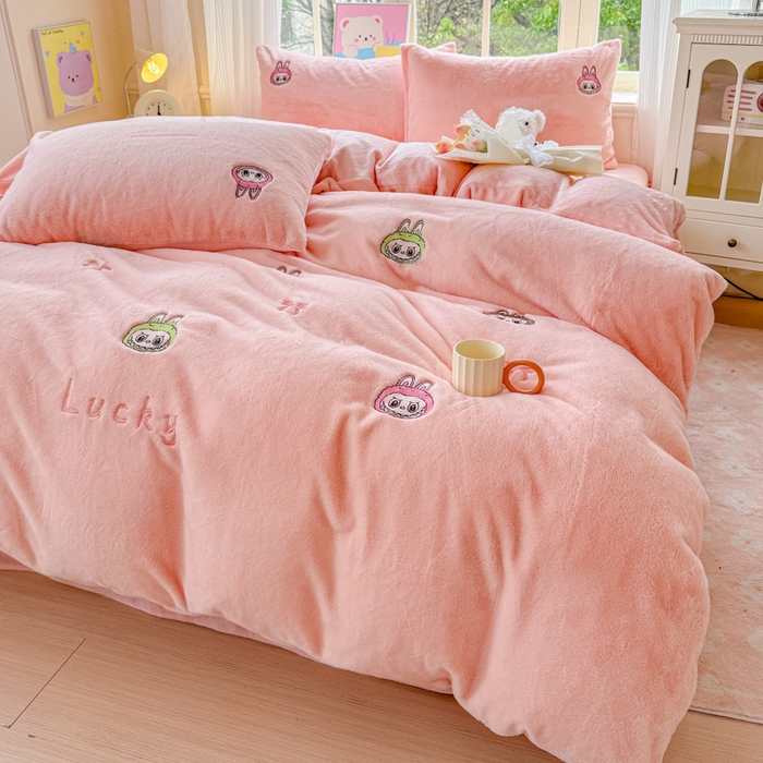 91家纺网 家纺一手货源 找家纺 云木里 2025新款兔绒卡通刺绣手工四件套 兔绒 拉布布-粉