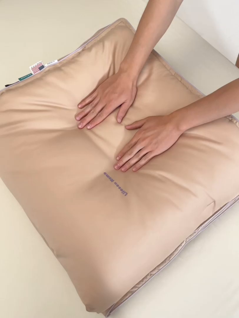 91家纺网 家纺一手货源 找家纺 丽笙被芯 2025新款秋冬亲肤舒适80S超细旦天丝棉微磨毛素色可水洗懒人被-场景二 经典咖