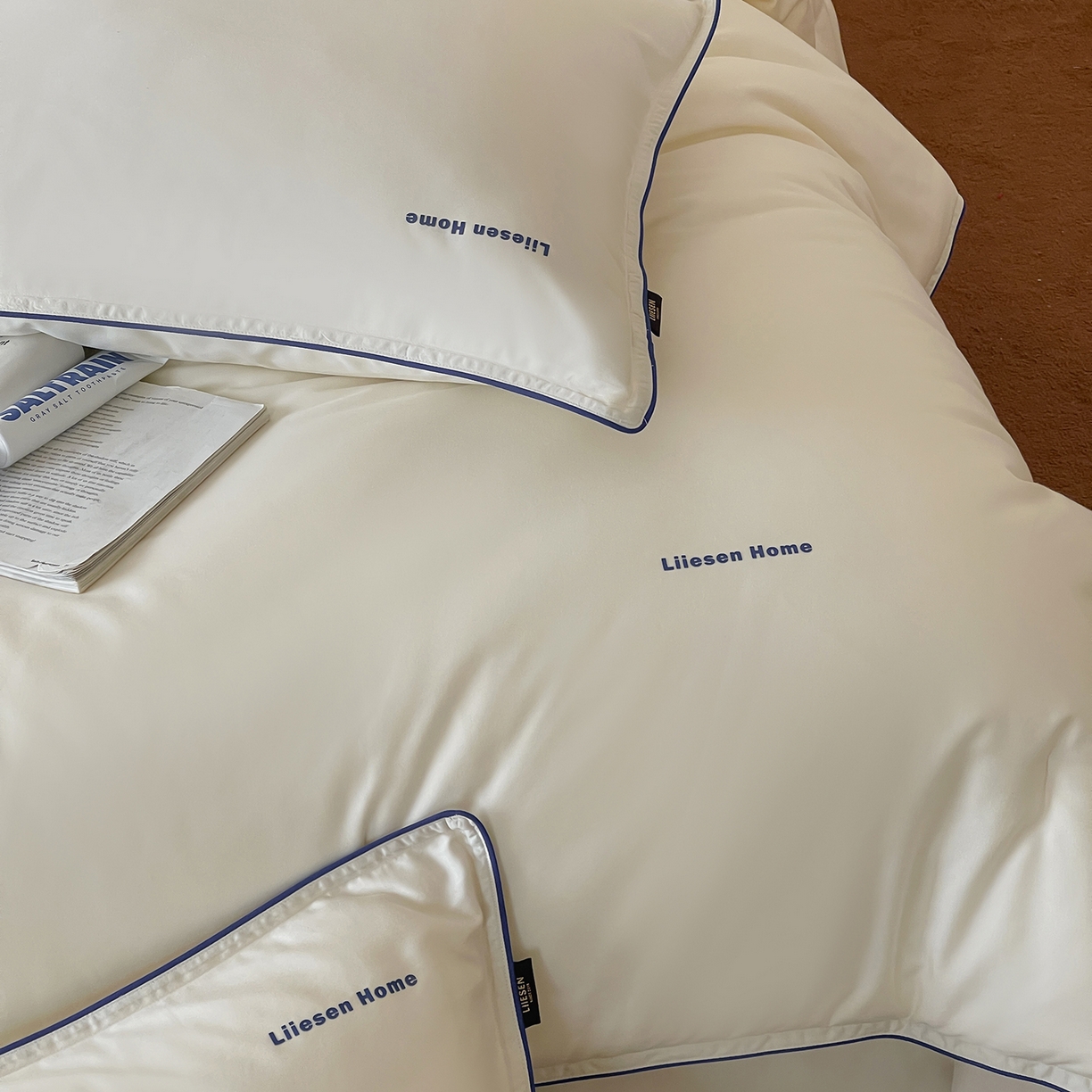 91家纺网 家纺一手货源 找家纺 丽笙被芯 2025新款秋冬亲肤舒适80S超细旦天丝棉微磨毛素色可水洗懒人被-场景二 牡蛎白