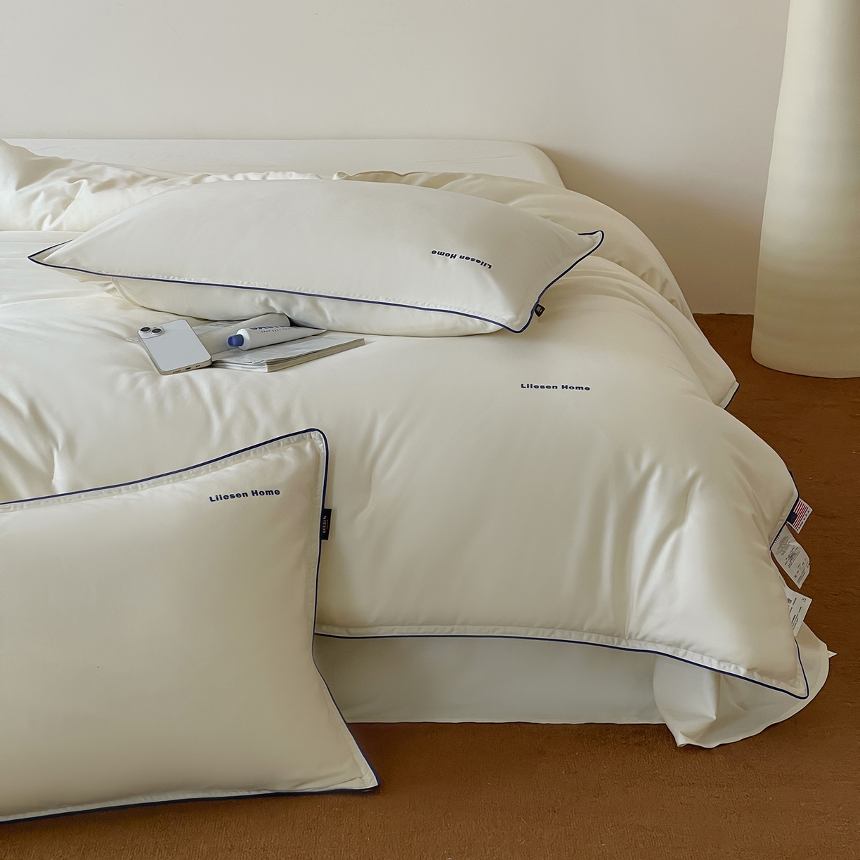 91家纺网 家纺一手货源 找家纺 丽笙被芯 2025新款秋冬亲肤舒适80S超细旦天丝棉微磨毛素色可水洗懒人被-场景二 牡蛎白