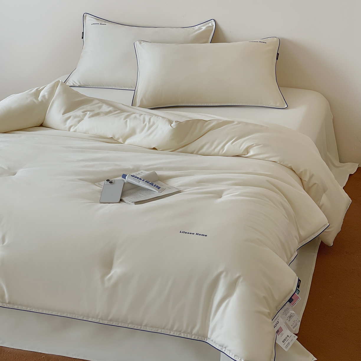 91家纺网 家纺一手货源 找家纺 丽笙被芯 2025新款秋冬亲肤舒适80S超细旦天丝棉微磨毛素色可水洗懒人被-场景二 牡蛎白