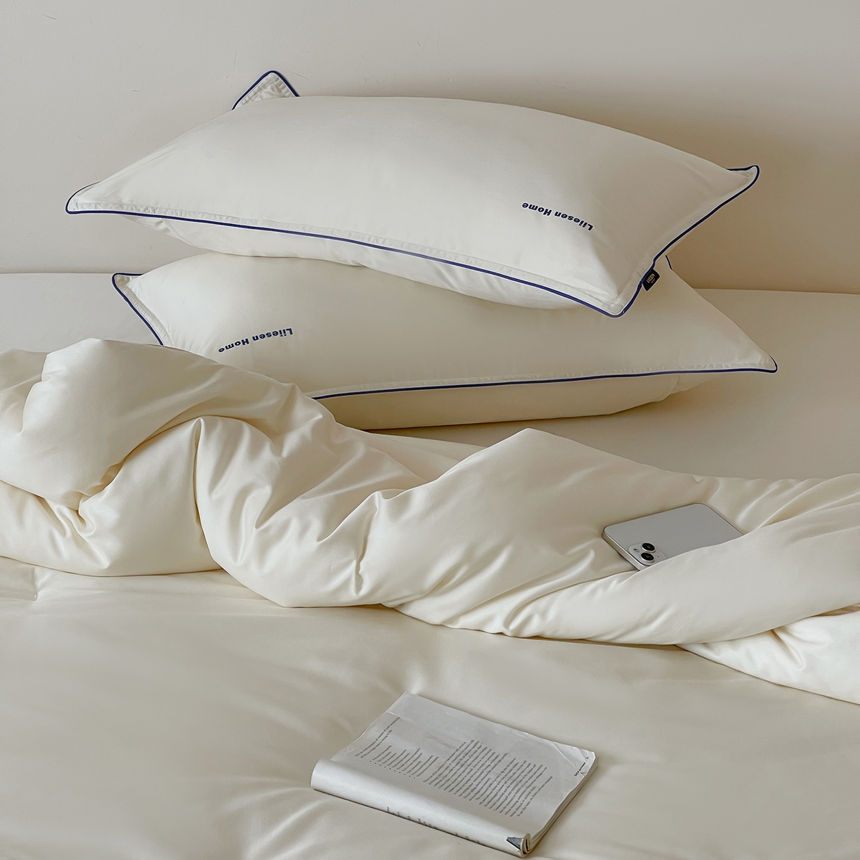 91家纺网 家纺一手货源 找家纺 丽笙被芯 2025新款秋冬亲肤舒适80S超细旦天丝棉微磨毛素色可水洗懒人被-场景二 牡蛎白