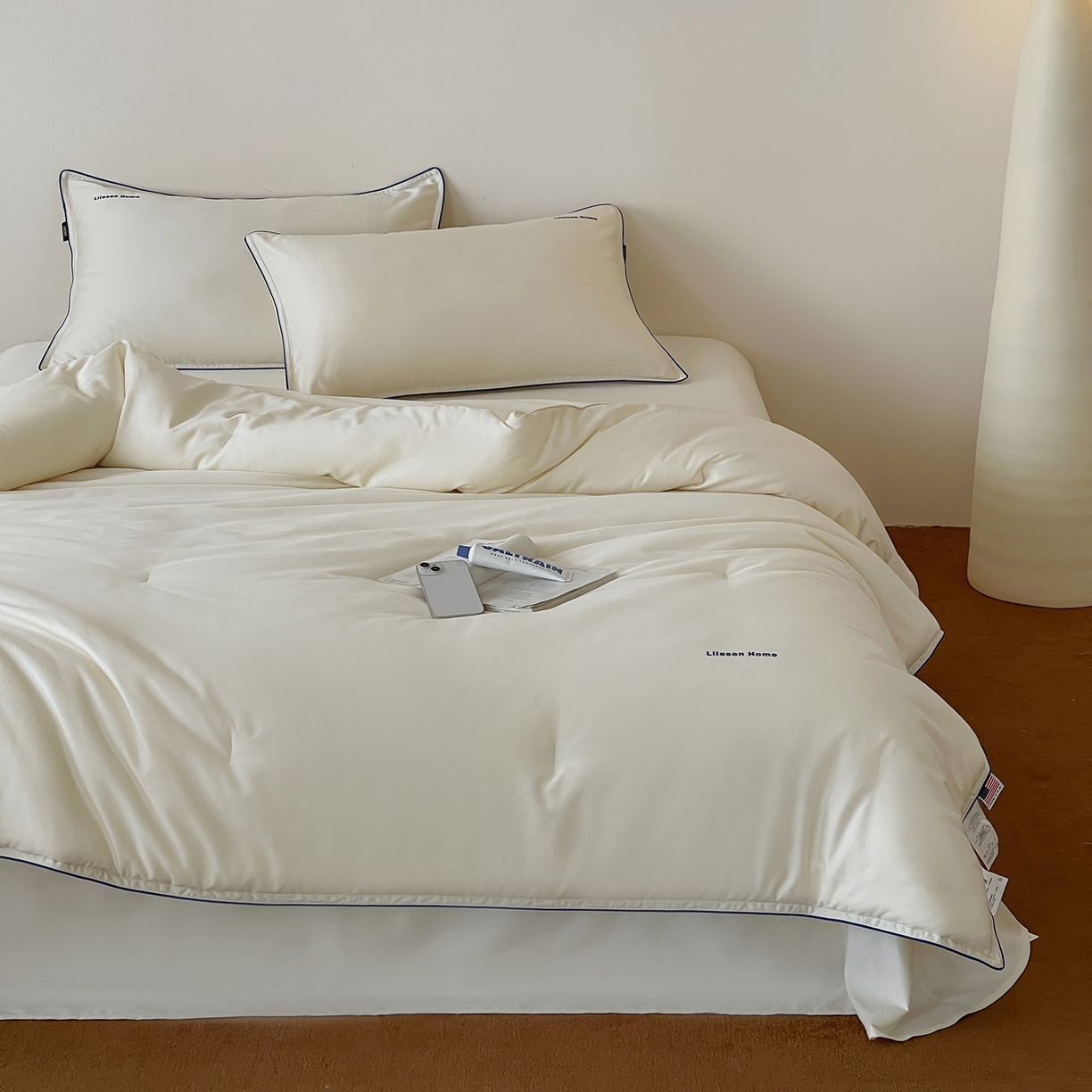 91家纺网 家纺一手货源 找家纺 丽笙被芯 2025新款秋冬亲肤舒适80S超细旦天丝棉微磨毛素色可水洗懒人被-场景二 牡蛎白