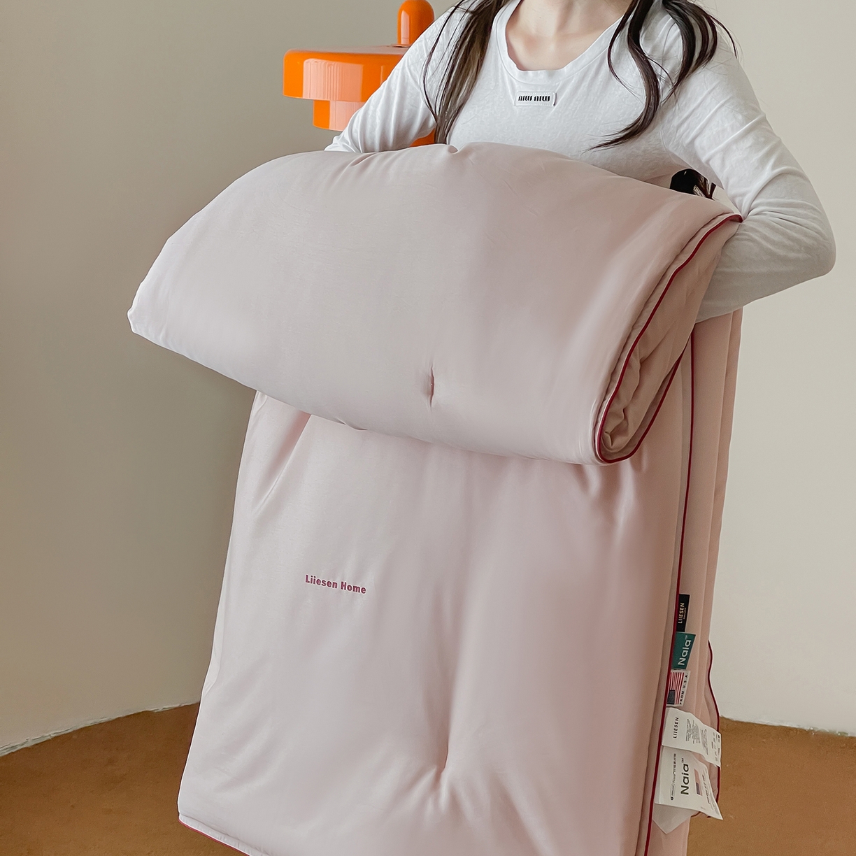 91家纺网 家纺一手货源 找家纺 丽笙被芯 2025新款秋冬亲肤舒适80S超细旦天丝棉微磨毛素色可水洗懒人被-场景二 日光粉