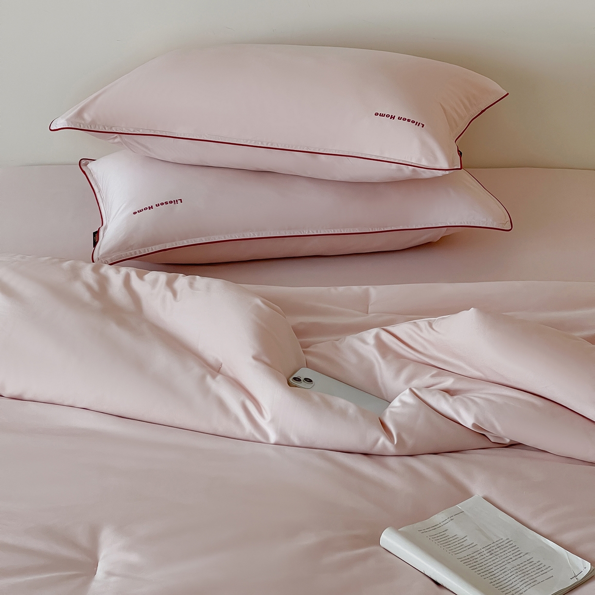 91家纺网 家纺一手货源 找家纺 丽笙被芯 2025新款秋冬亲肤舒适80S超细旦天丝棉微磨毛素色可水洗懒人被-场景二 日光粉