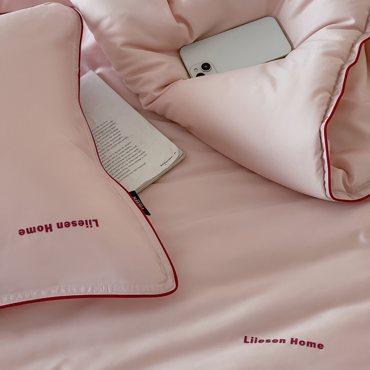 91家纺网 家纺一手货源 找家纺 丽笙被芯 2025新款秋冬亲肤舒适80S超细旦天丝棉微磨毛素色可水洗懒人被-场景二 日光粉