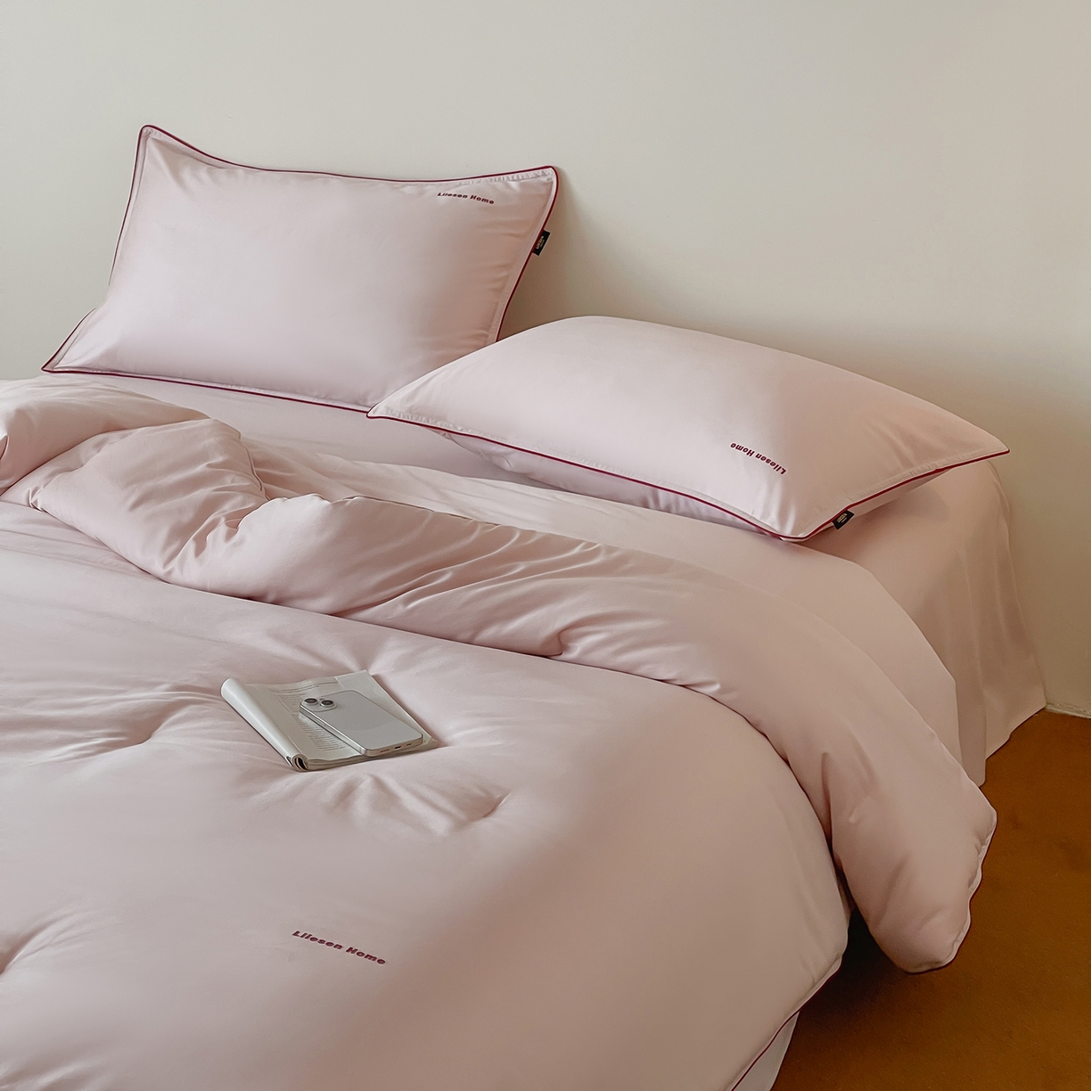 91家纺网 家纺一手货源 找家纺 丽笙被芯 2025新款秋冬亲肤舒适80S超细旦天丝棉微磨毛素色可水洗懒人被-场景二 日光粉