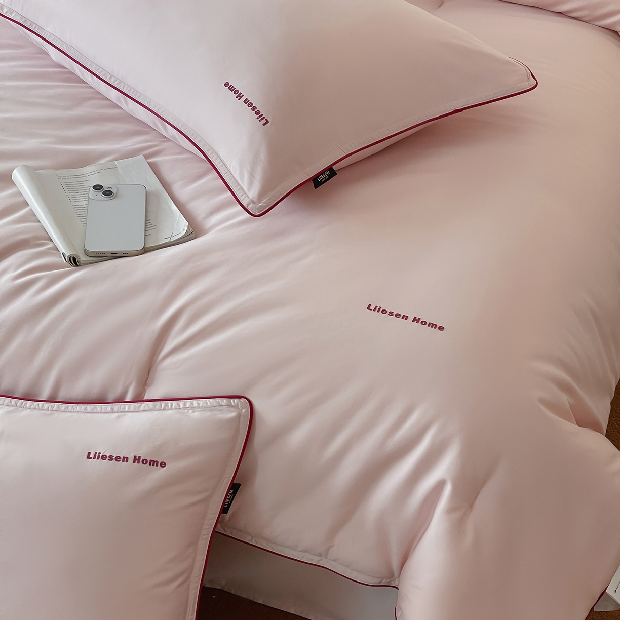 91家纺网 家纺一手货源 找家纺 丽笙被芯 2025新款秋冬亲肤舒适80S超细旦天丝棉微磨毛素色可水洗懒人被-场景二 日光粉