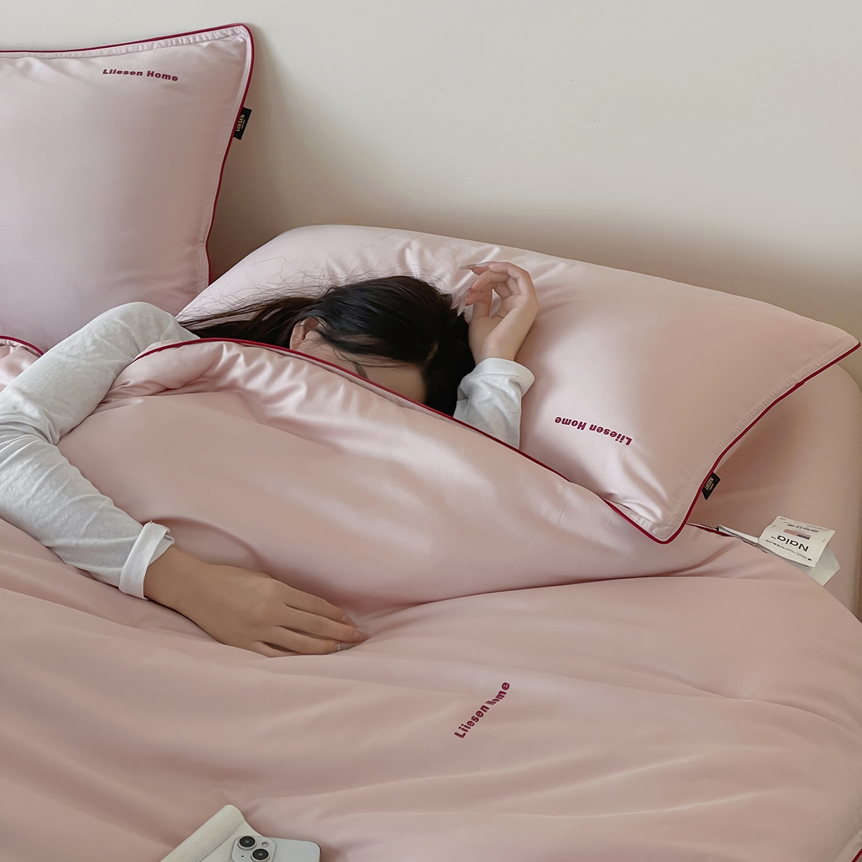 91家纺网 家纺一手货源 找家纺 丽笙被芯 2025新款秋冬亲肤舒适80S超细旦天丝棉微磨毛素色可水洗懒人被-场景二 日光粉