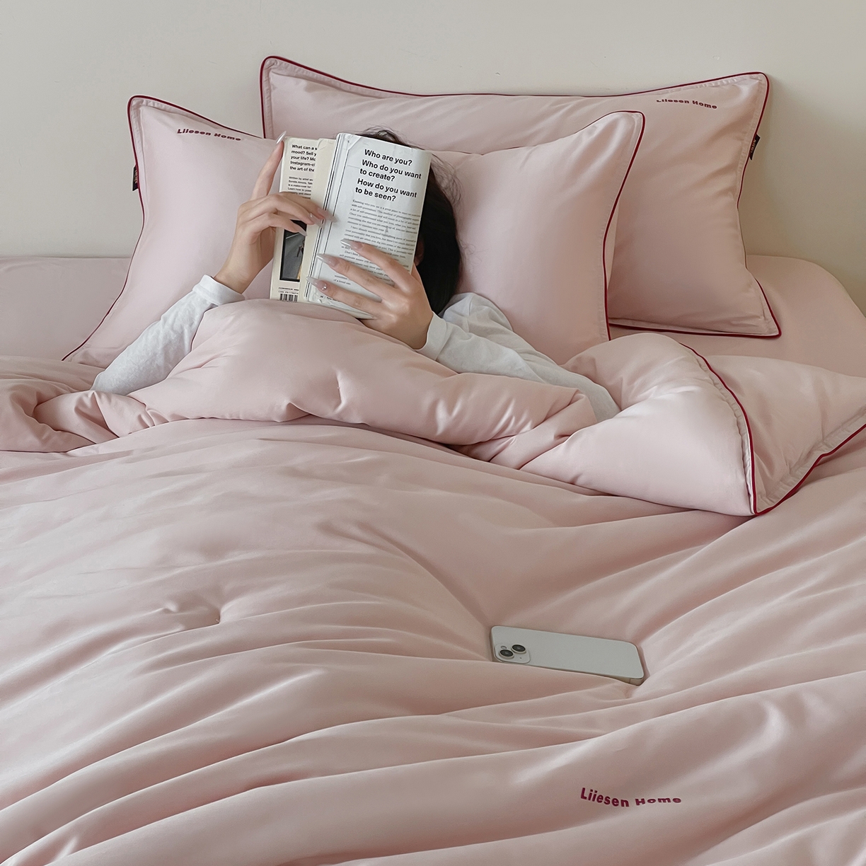 91家纺网 家纺一手货源 找家纺 丽笙被芯 2025新款秋冬亲肤舒适80S超细旦天丝棉微磨毛素色可水洗懒人被-场景二 日光粉