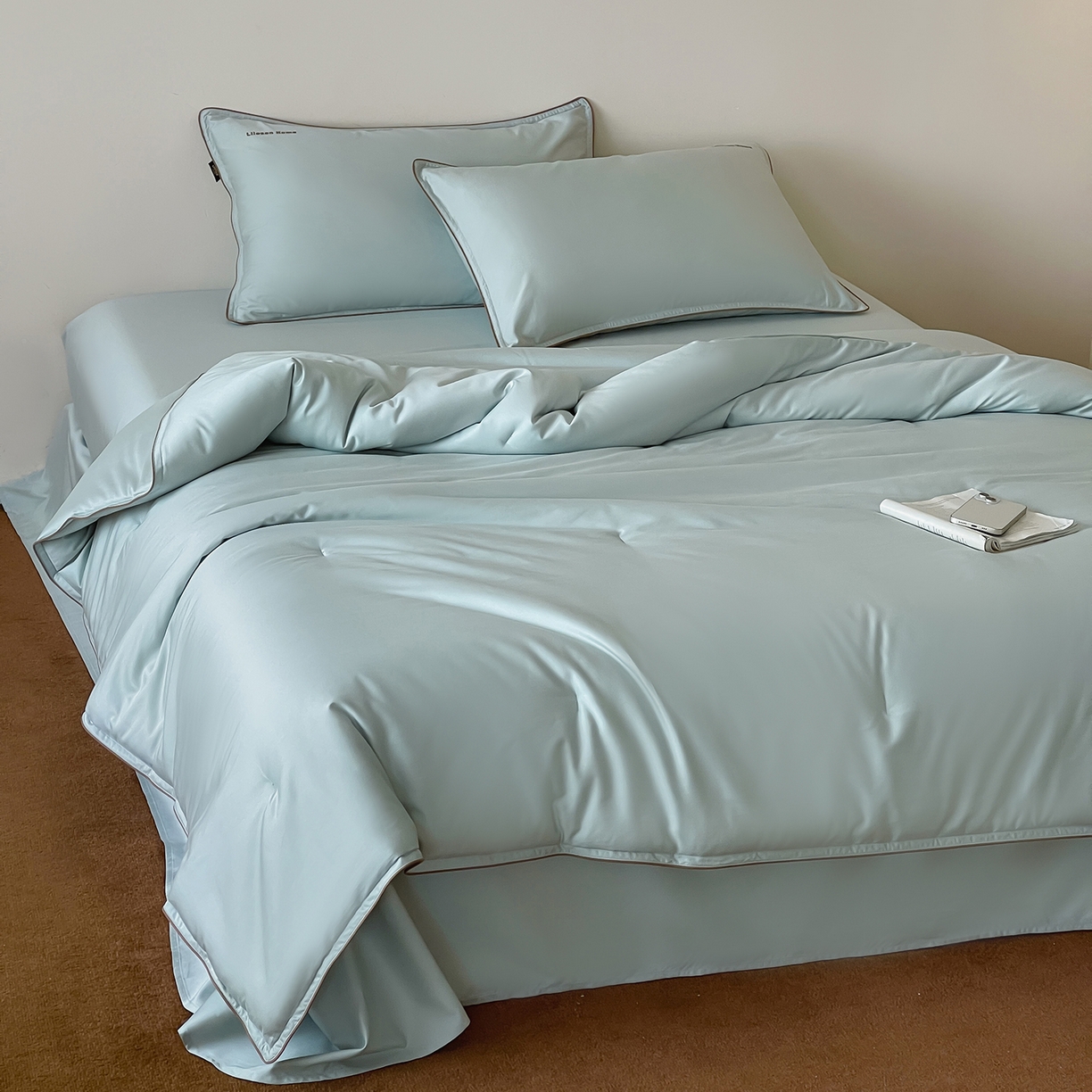 91家纺网 家纺一手货源 找家纺 丽笙被芯 2025新款秋冬亲肤舒适80S超细旦天丝棉微磨毛素色可水洗懒人被-场景二 陶瓷蓝