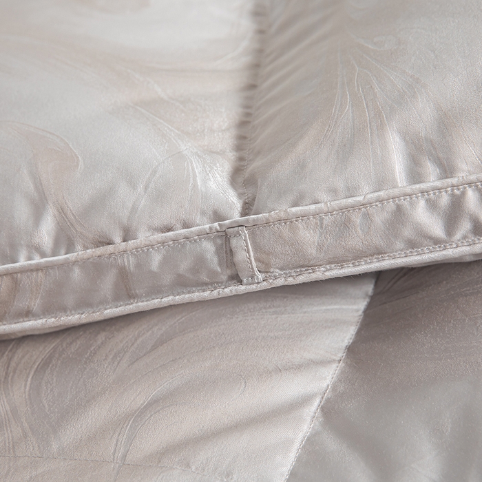 91家纺网 家纺一手货源 找家纺 华盛羽绒被壳 2025新款高端贡缎提花单层羽绒被壳 飘高级灰