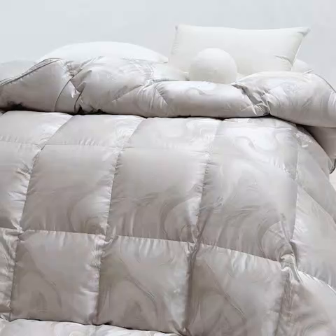 91家纺网 家纺一手货源 找家纺 华盛羽绒被壳 2025新款高端贡缎提花单层羽绒被壳 飘高级灰