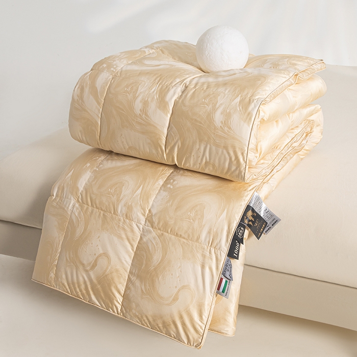 91家纺网 家纺一手货源 找家纺 御眠纺羽绒被壳 2025新款高端贡缎提花单层羽绒被壳 飘金色