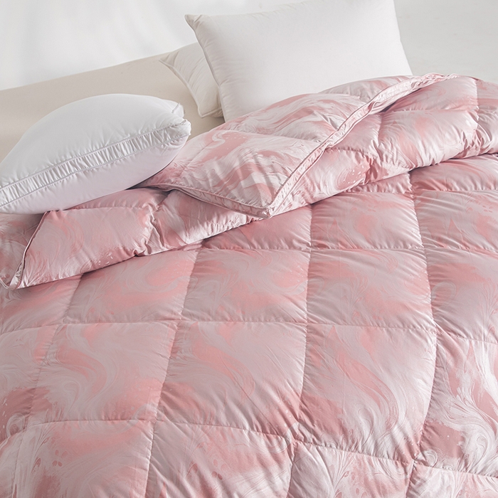 91家纺网 家纺一手货源 找家纺 御眠纺羽绒被壳 2025新款高端贡缎提花单层羽绒被壳 飘颜粉